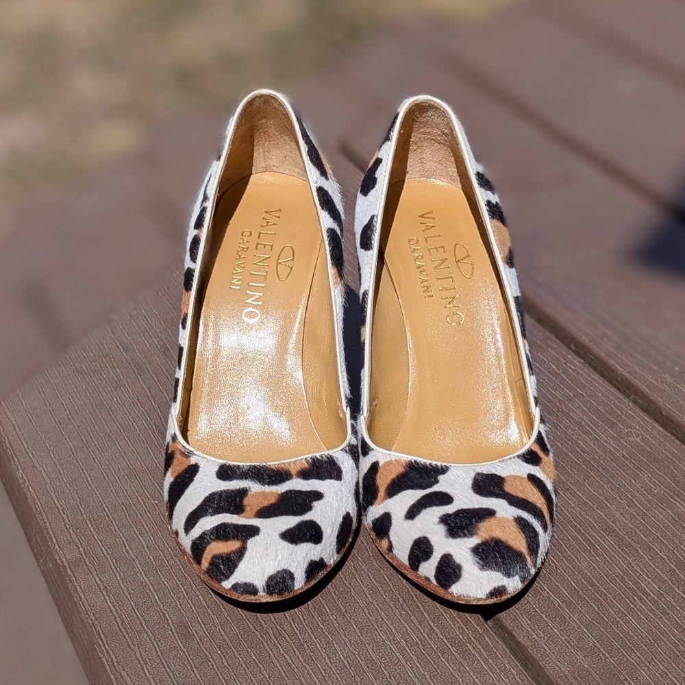 Valentino Garavani Leopard Print Leather Pumps - Brown/Black/White - Picture 2 of 11